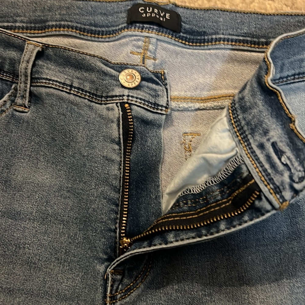 Curve Appeal Cropped Jeans - Size 14 - Picture 5 of 8